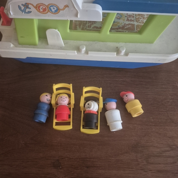 Colorful Toy Boat with Figures - Picture 4 of 9